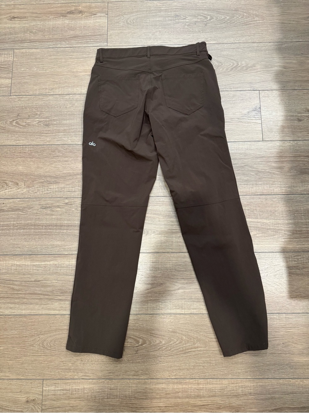 ALO Yoga Men's 33R Pants — Brown